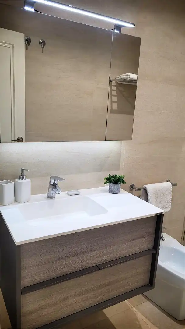 Baño de Piso de alquiler en Cádiz con Amueblado