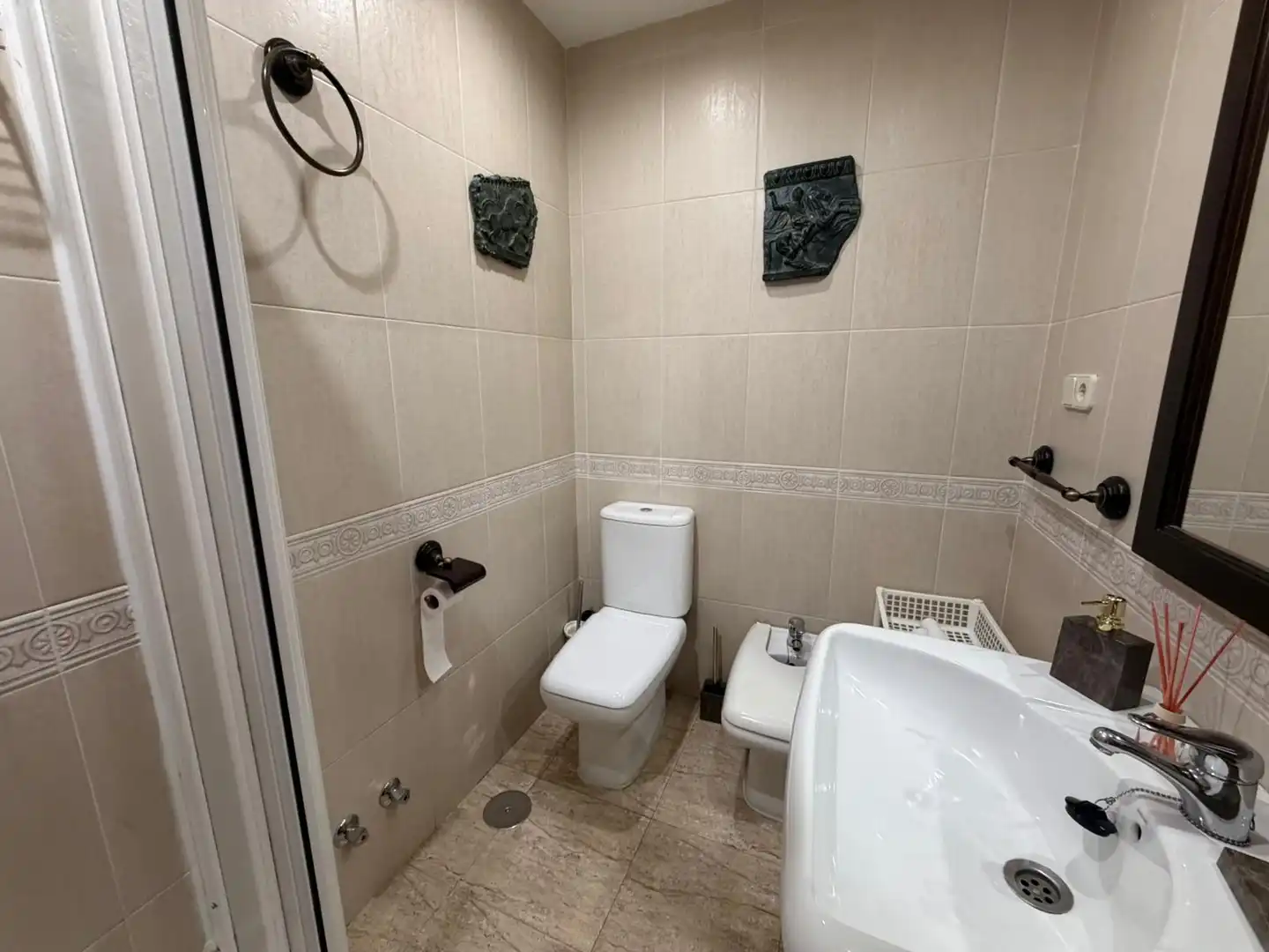 Bathroom of Flat for rent in Jaén  with Air Conditioner, Heating and Storage room