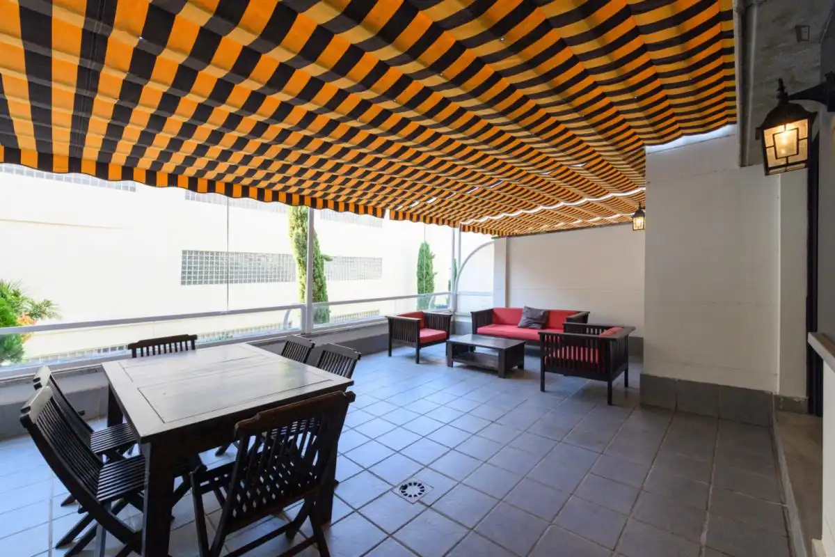 Terrassa de Apartament de lloguer en Madrid amb Calefacció, Moblat i Forn