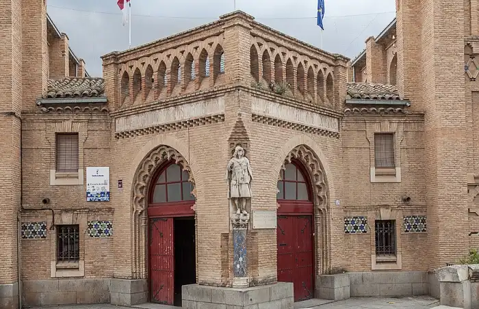Außenansicht von Gebäude zum Verkauf in Toledo