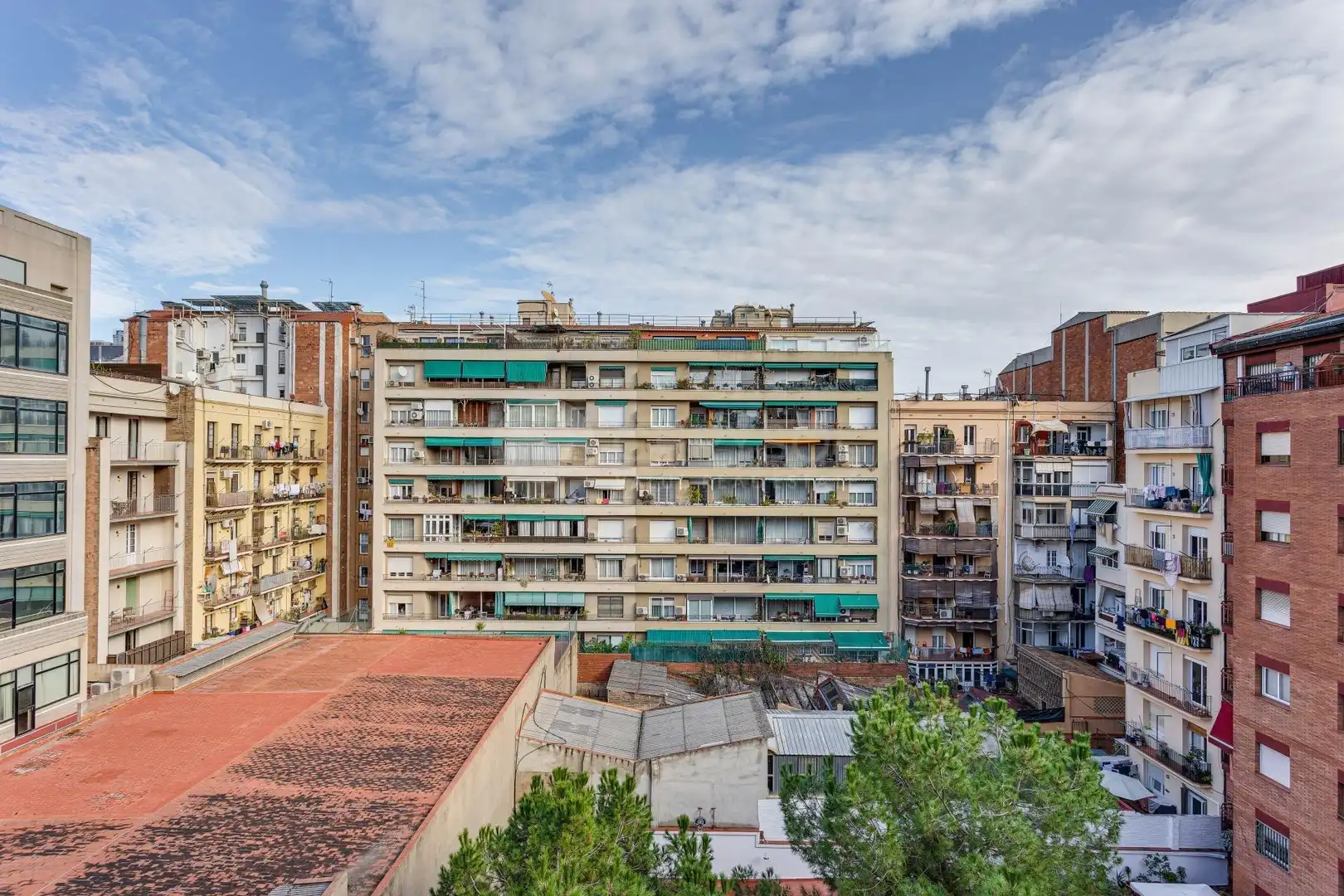 Vista exterior de Piso en venta en Barcelona con Parquet