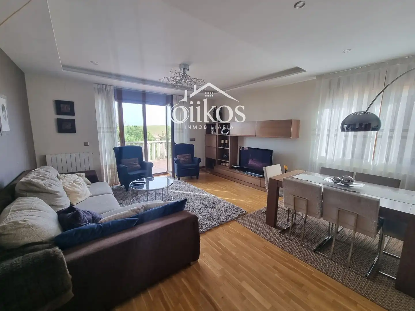Sala de estar de Casa adosada en venta en Villamayor con Aire acondicionado, Calefacción y Parquet