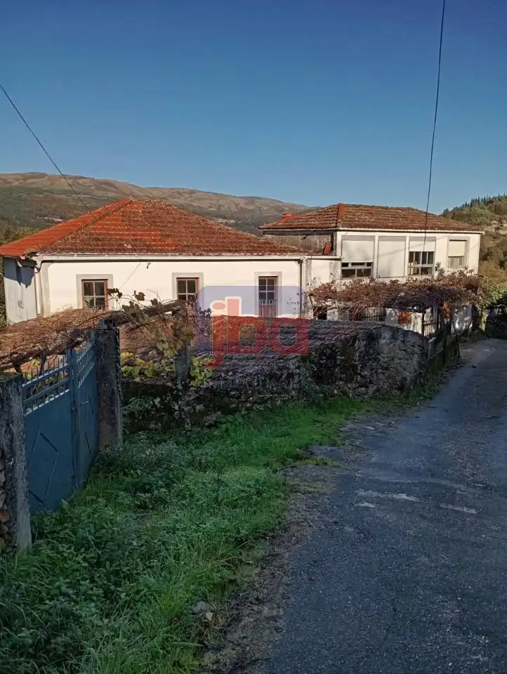 Haus oder Chalet zum Verkauf in Lobeira mit Privatgarten