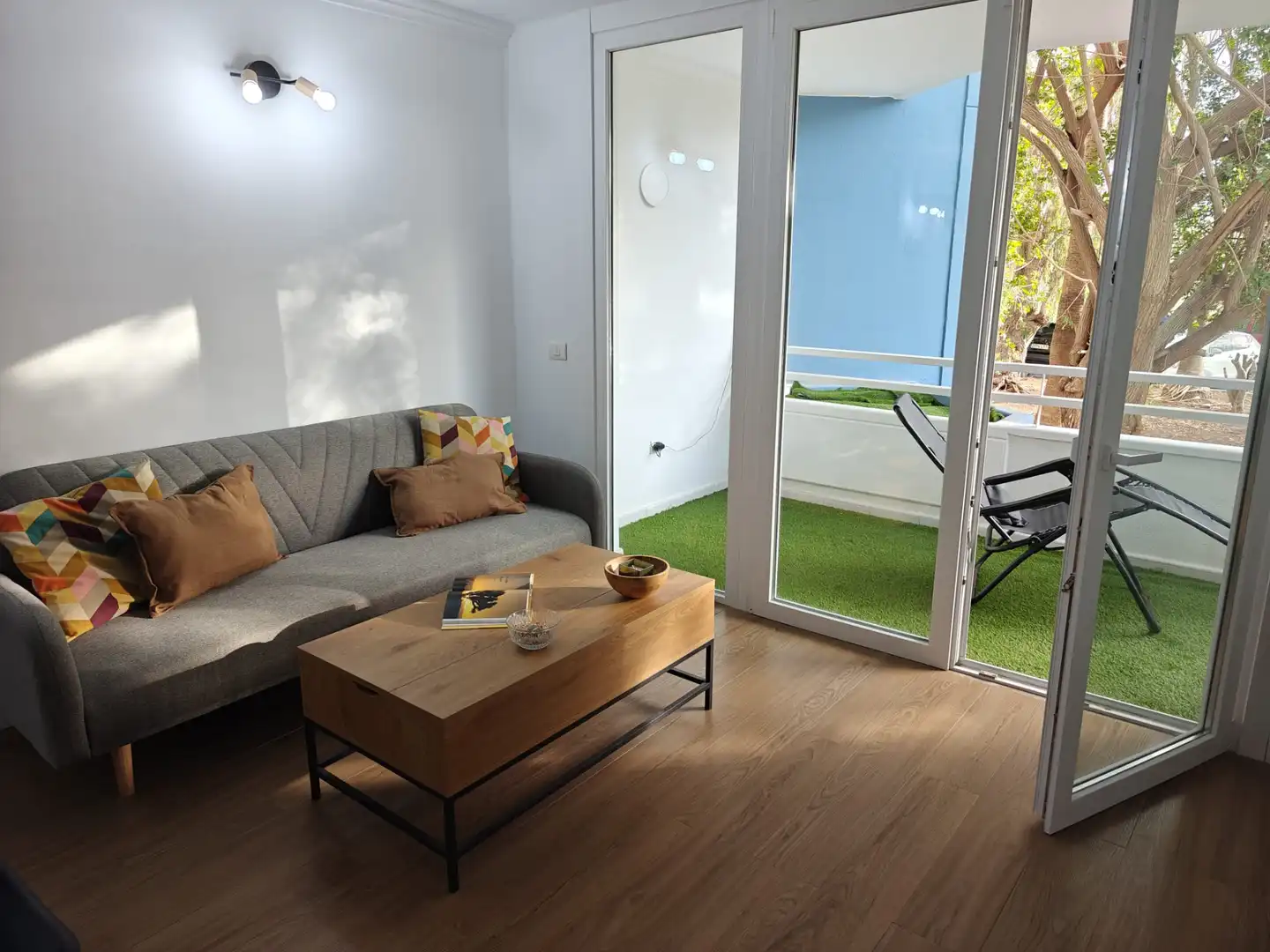 Sala d'estar de Estudi en venda en San Miguel de Abona amb Parquet, Terrassa i Moblat