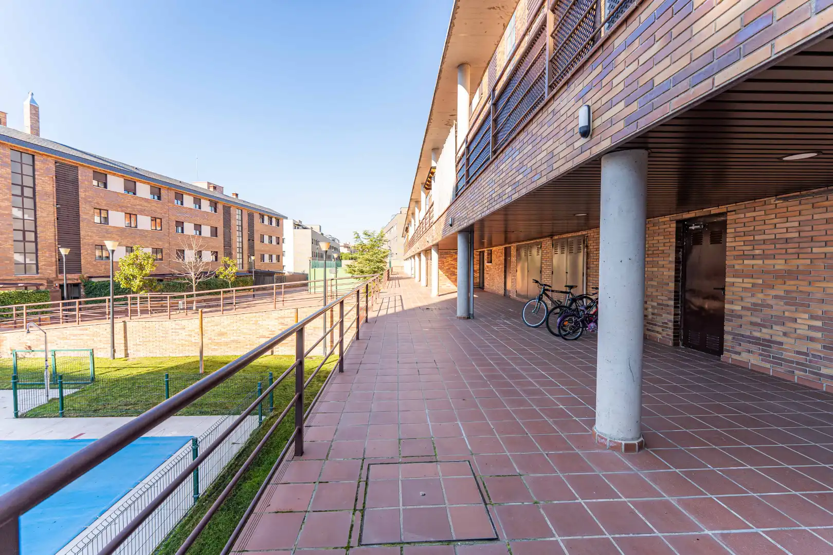 Exterior view of Flat for sale in Arroyomolinos (Madrid)  with Air Conditioner, Heating and Private garden