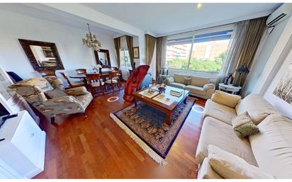 Living room of Flat for sale in  Barcelona Capital  with Air Conditioner, Heating and Parquet flooring