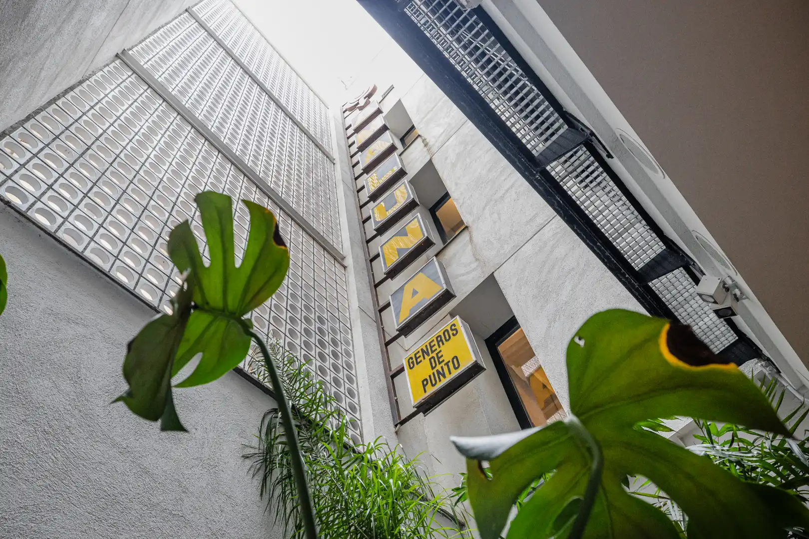 Außenansicht von Maisonette zum Verkauf in Barcelona mit Klimaanlage, Heizung und Privatgarten