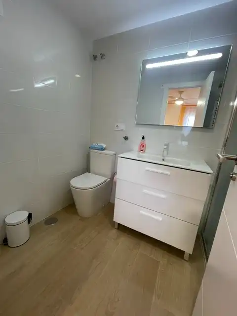 Badezimmer von Wohnung zur Miete in Alicante / Alacant mit Klimaanlage, Heizung und Möbliert