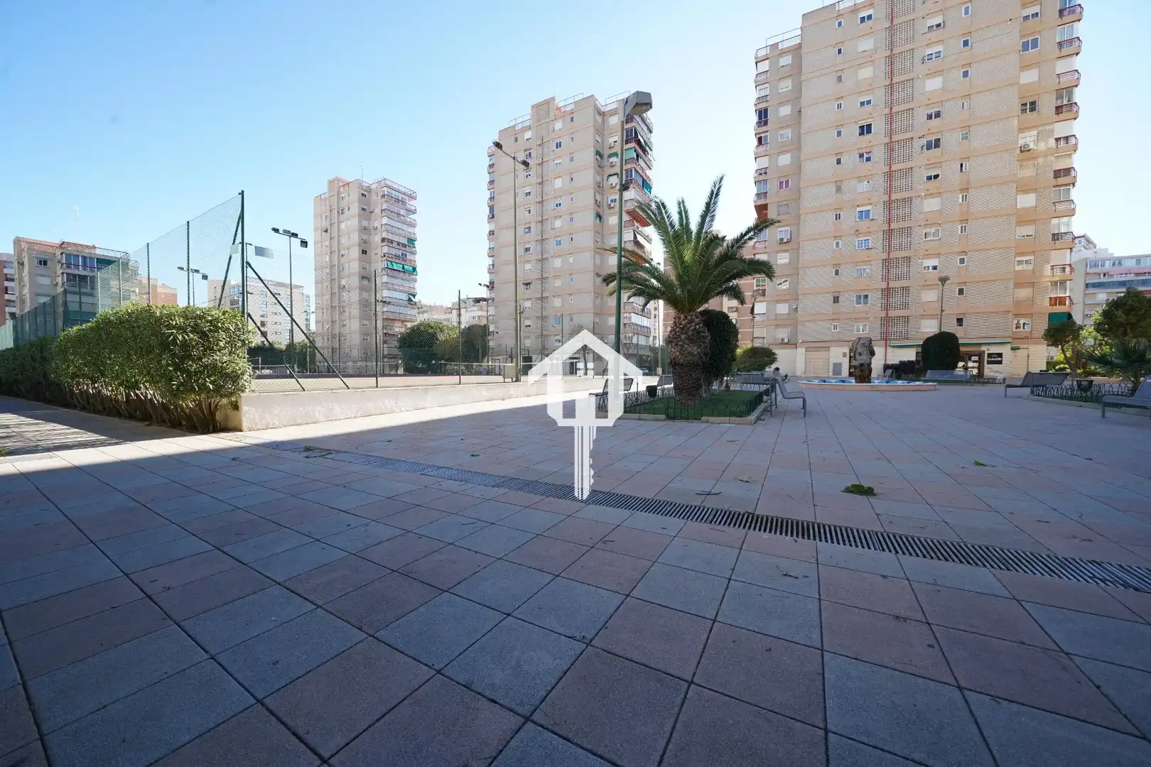 Vista exterior de Pis en venda en Alicante / Alacant amb Terrassa, Moblat i Piscina comunitària