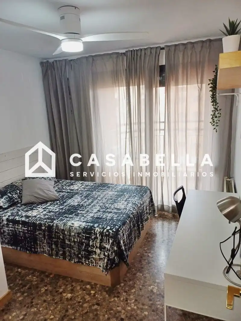 Schlafzimmer von Wohnung zur Miete in Valencia mit Klimaanlage, Heizung und Terrasse