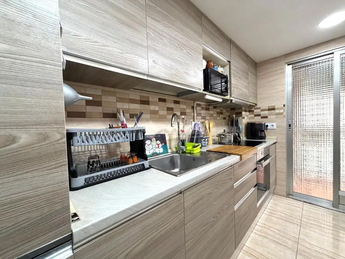 Flat with terrace for sale in Salut - Lloreda, imagen 13