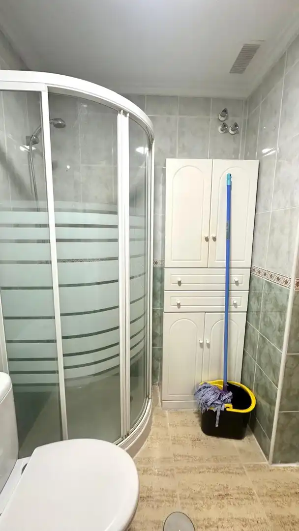 Bathroom of Flat for rent in Torrevieja  with Heating, Furnished and Washing machine