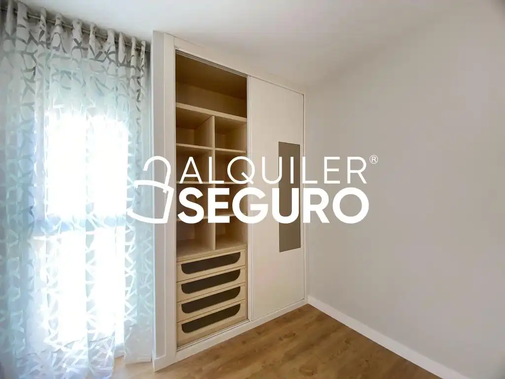 Bedroom of Flat for rent in Madrid  with Air Conditioner, Heating and Terrace