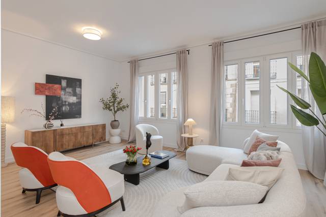 Piso en Venta en Calle de las Huertas en Cortes - Huertas