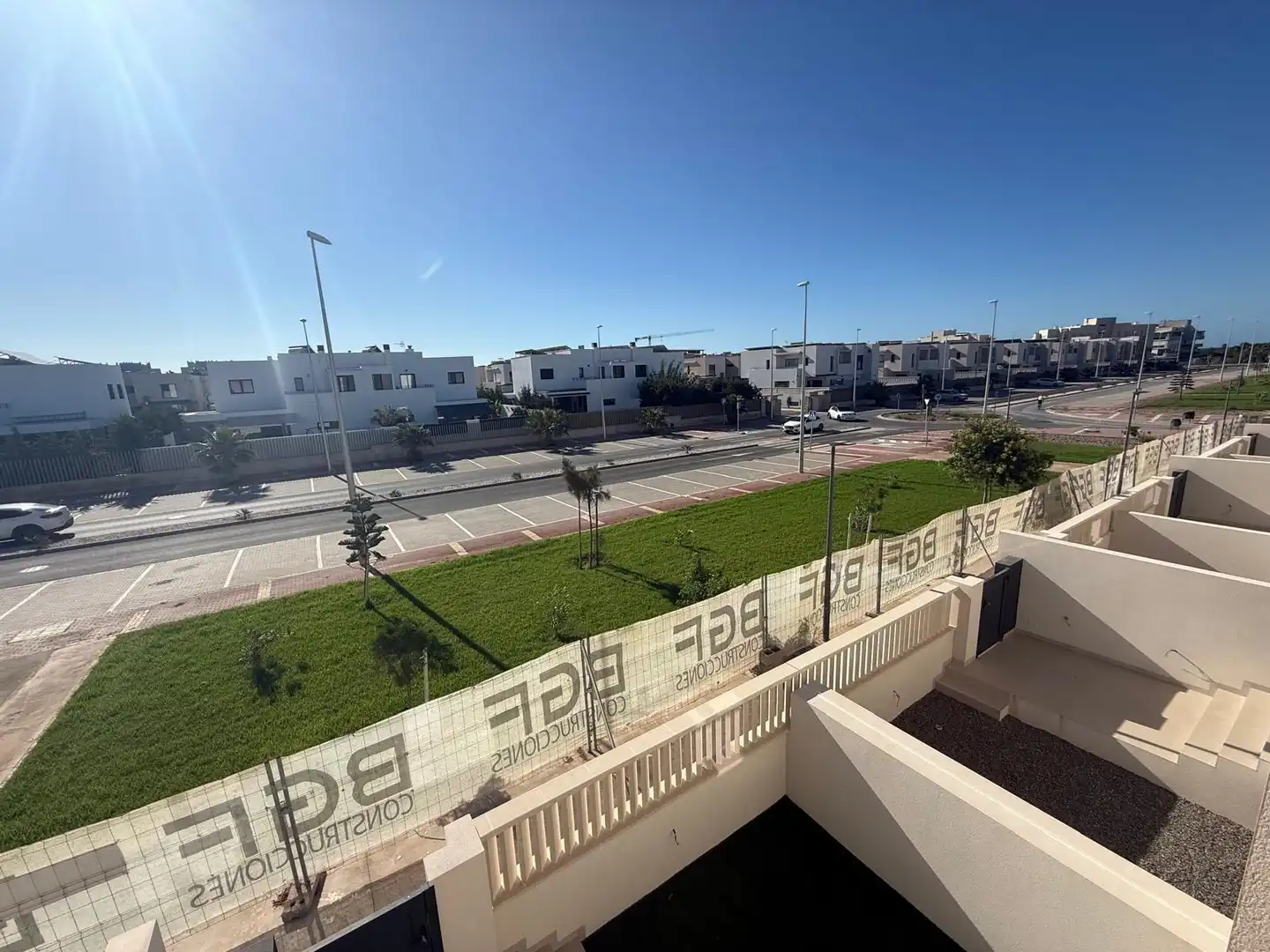 Vista exterior de Casa o chalet de alquiler en El Ejido con Jardín privado, Terraza y Piscina comunitaria