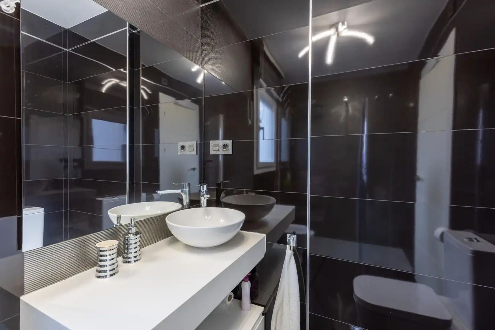 Baño de Casa adosada en venta en Güevéjar con Calefacción, Amueblado y Balcón