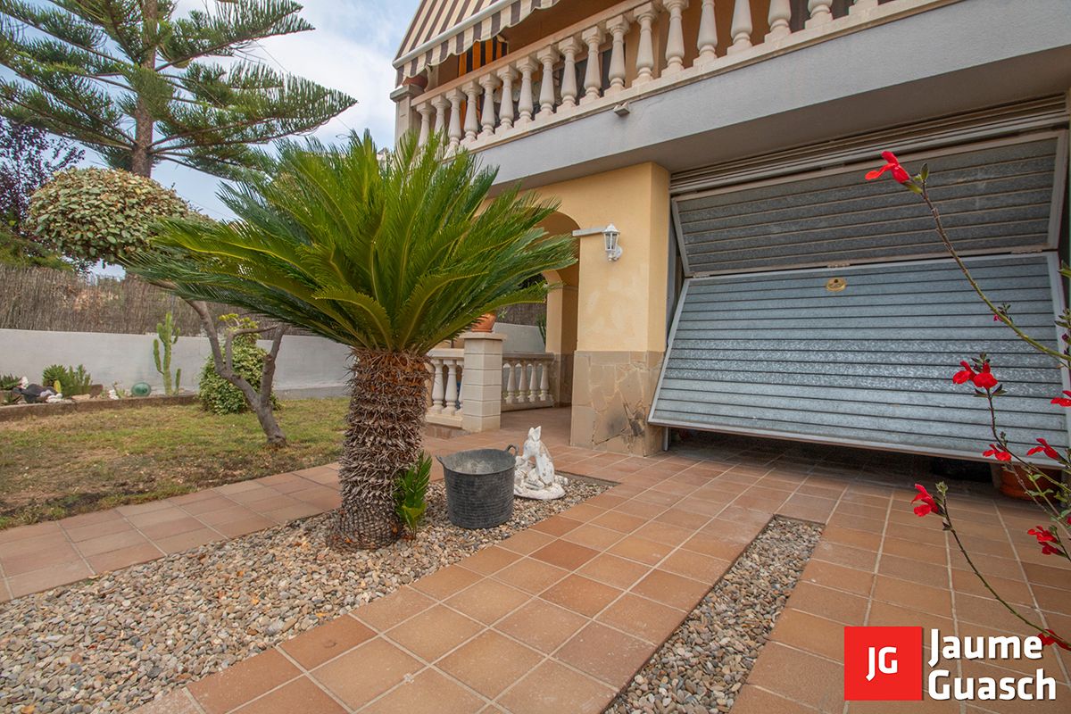 Exterior view of Single-family semi-detached for sale in La Pobla de Montornès    with Heating, Private garden and Terrace
