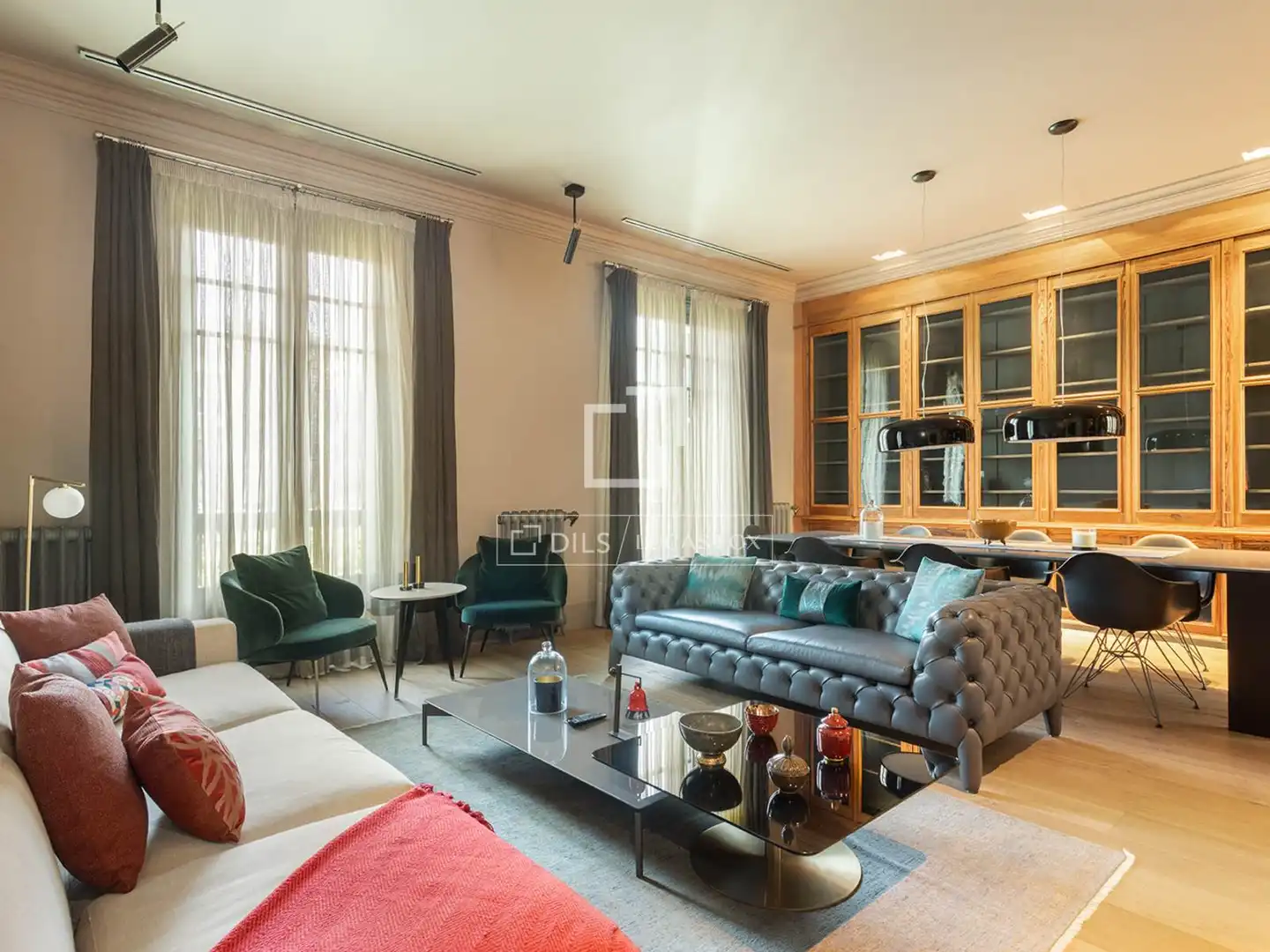 Piso con terraza en venta en Eixample