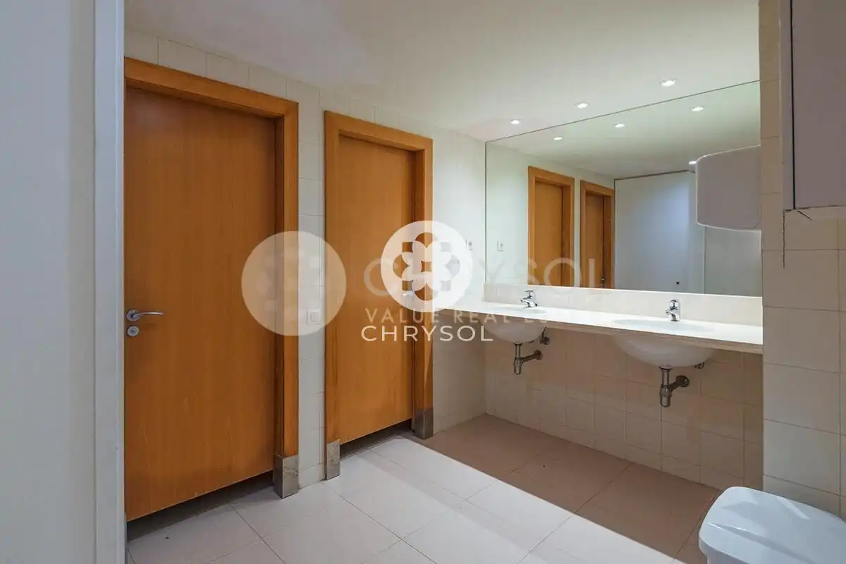 Baño de Piso en venta en Barcelona con Aire acondicionado, Calefacción y Jardín privado