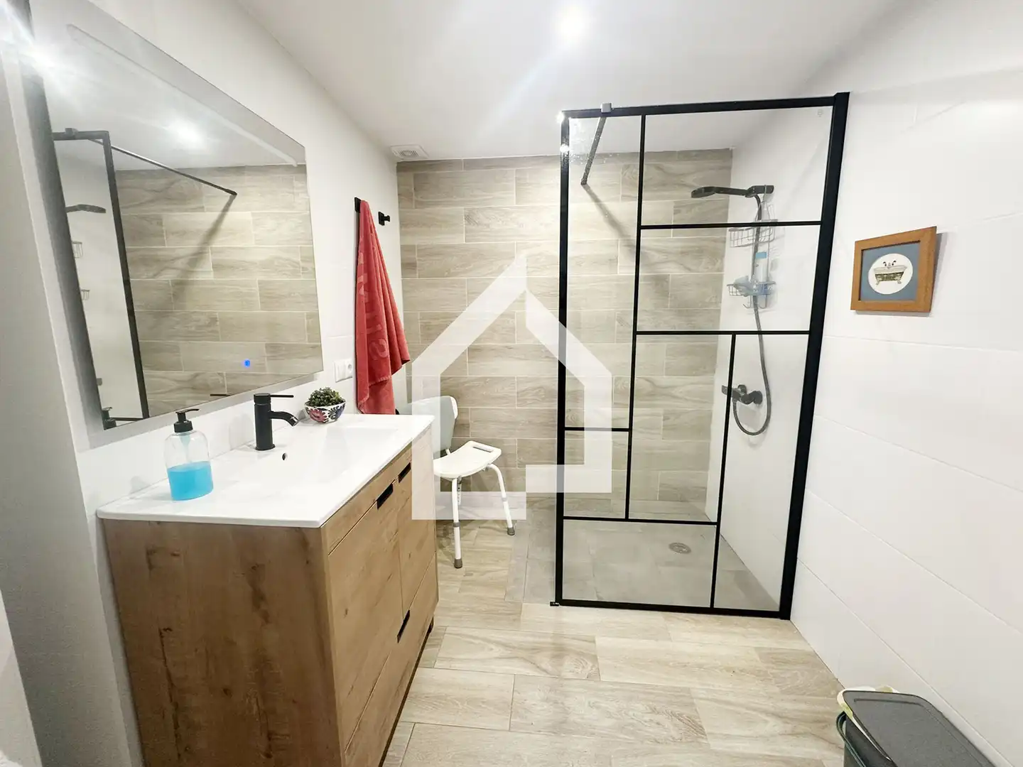 Bany de Casa o xalet en venda en San Vicente del Raspeig / Sant Vicent del Raspeig amb Jardí privat, Terrassa i Piscina