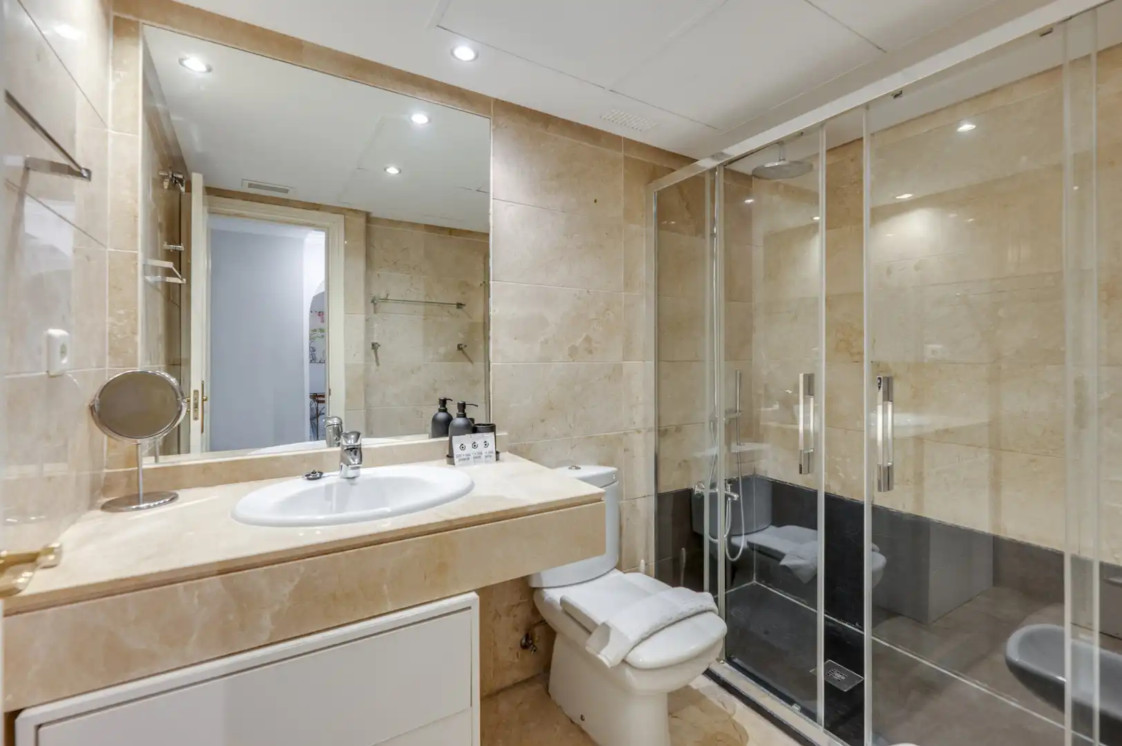 Bathroom of Apartments for rent in Marbella  with Terrace, Swimming Pool and Community pool