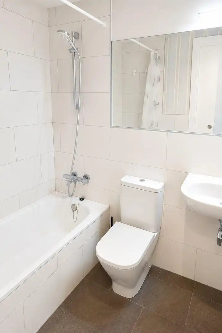 Bathroom of Attic for rent in Badalona  with Air Conditioner, Heating and Parquet flooring
