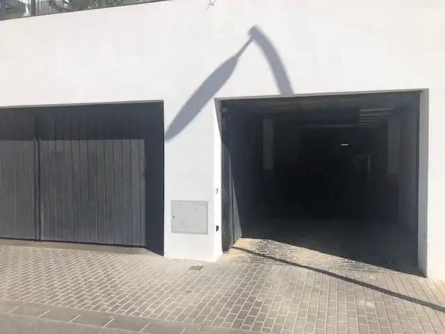 Parking of Garage for rent in Tomares