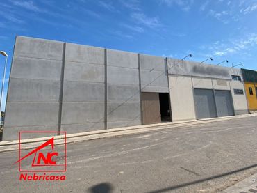 Nave industrial en venta en Las Cabezas de San Juan