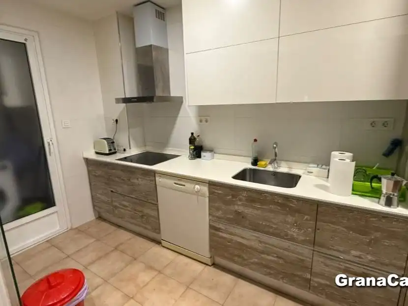 Cocina de Piso para compartir en Granada con Aire acondicionado, Calefacción y Amueblado