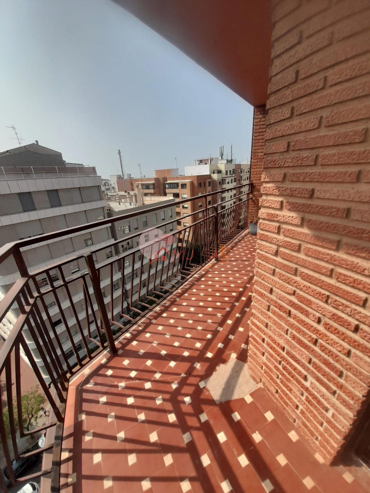Terrassa de Pis de lloguer en Castellón de la Plana / Castelló de la Plana amb Parquet, Terrassa i Balcó