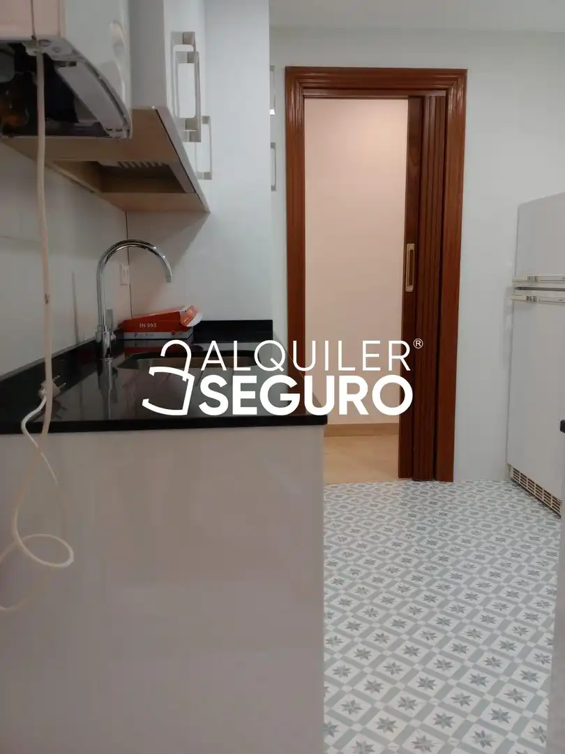 Cuina de Pis de lloguer en Madrid amb Calefacció i Terrassa