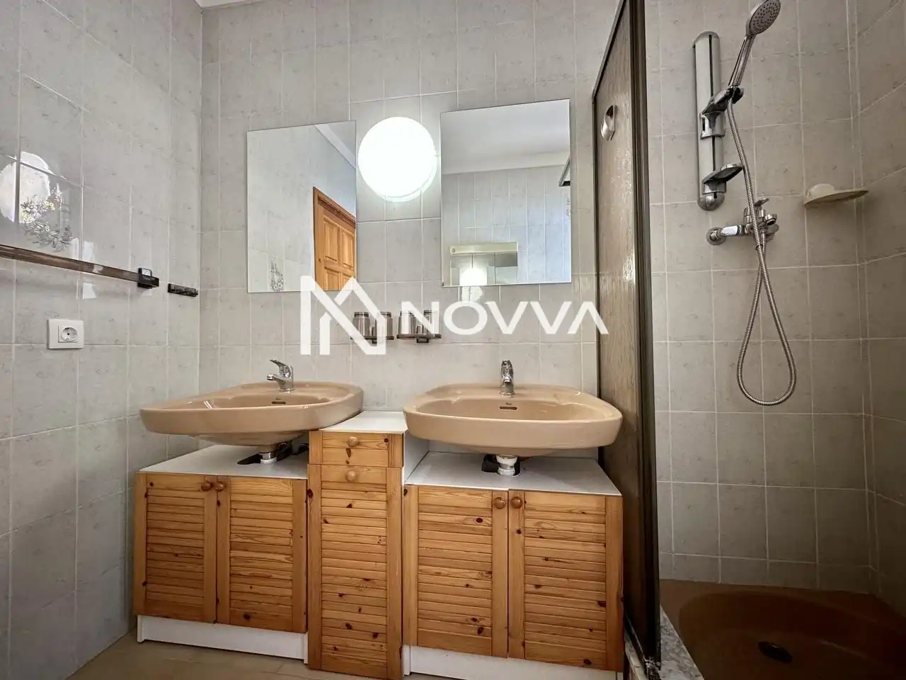 Bany de Casa o xalet en venda en Lloret de Mar amb Jardí privat, Terrassa i Piscina