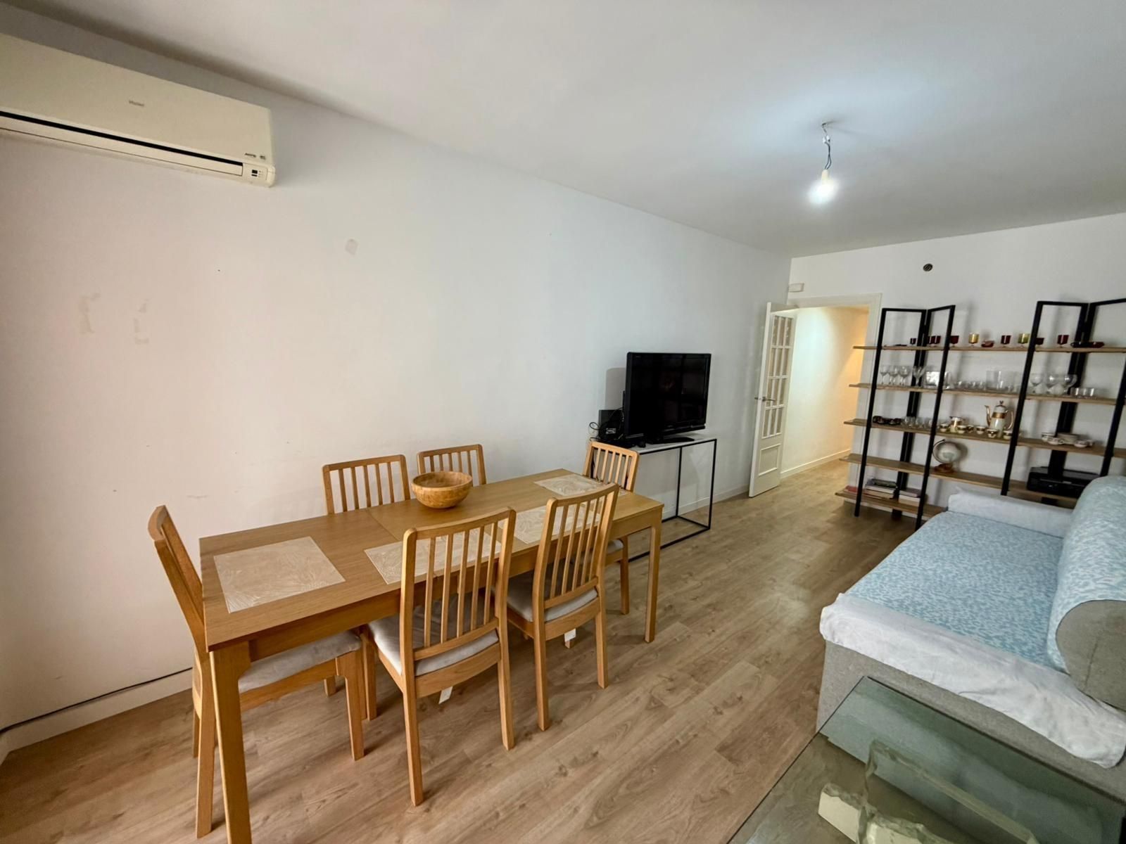 Dining room of Flat for sale in Santa Coloma de Gramenet  with Air Conditioner, Parquet flooring and Balcony