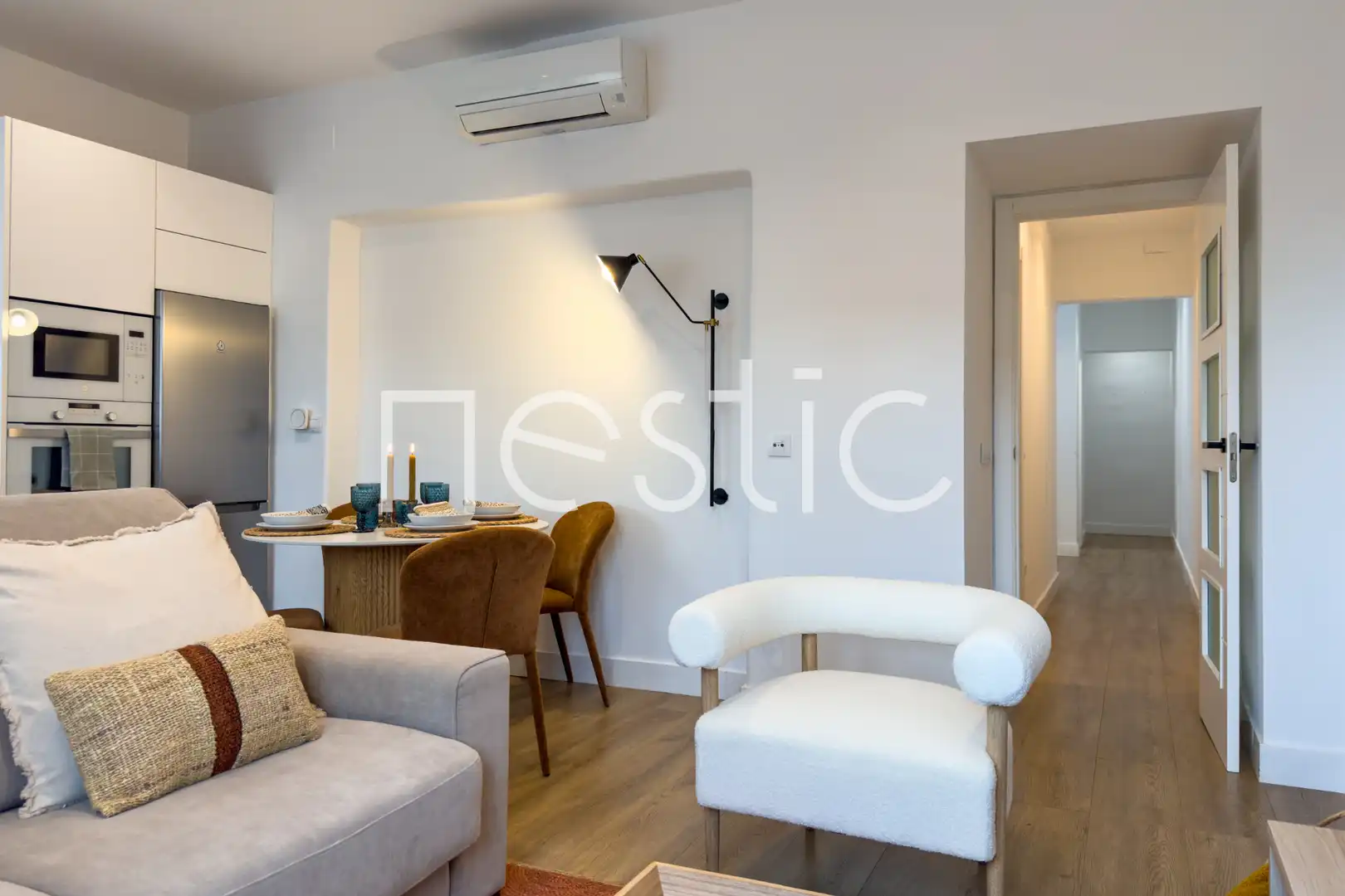 Sala de estar de Apartamento de alquiler en Madrid con Aire acondicionado, Calefacción y Amueblado