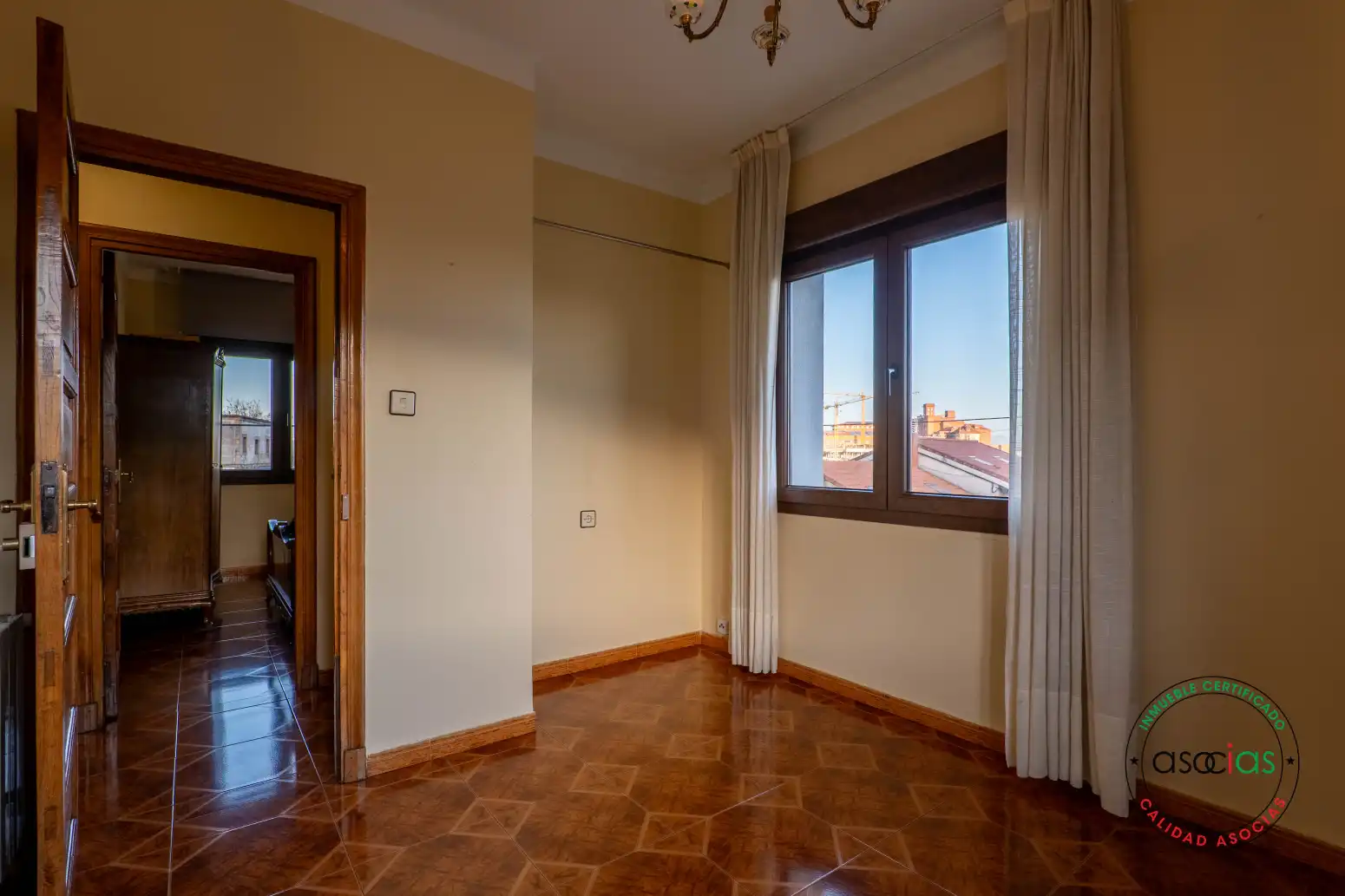 Habitación de Piso en venta en Gijón  con Calefacción y Jardín privado