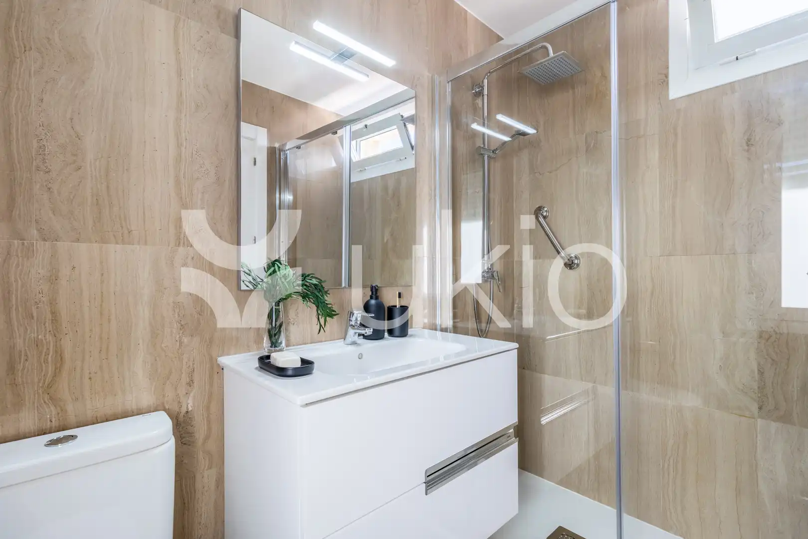 Bathroom of Apartments for rent in Madrid  with Heating, Furnished and Oven