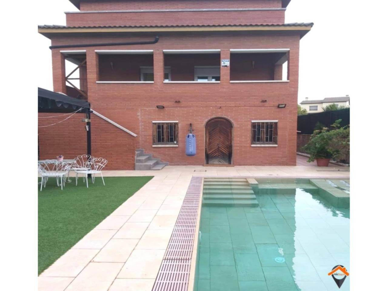 Piscina de Casa o xalet en venda en Barberà del Vallès amb Aire condicionat, Calefacció i Terrassa
