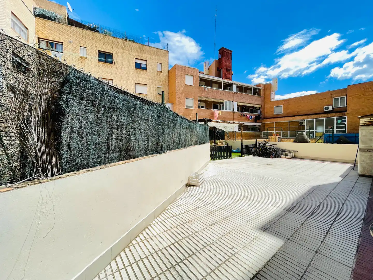 Vista exterior de Piso en venta en Zaragoza con Aire acondicionado, Calefacción y Jardín privado