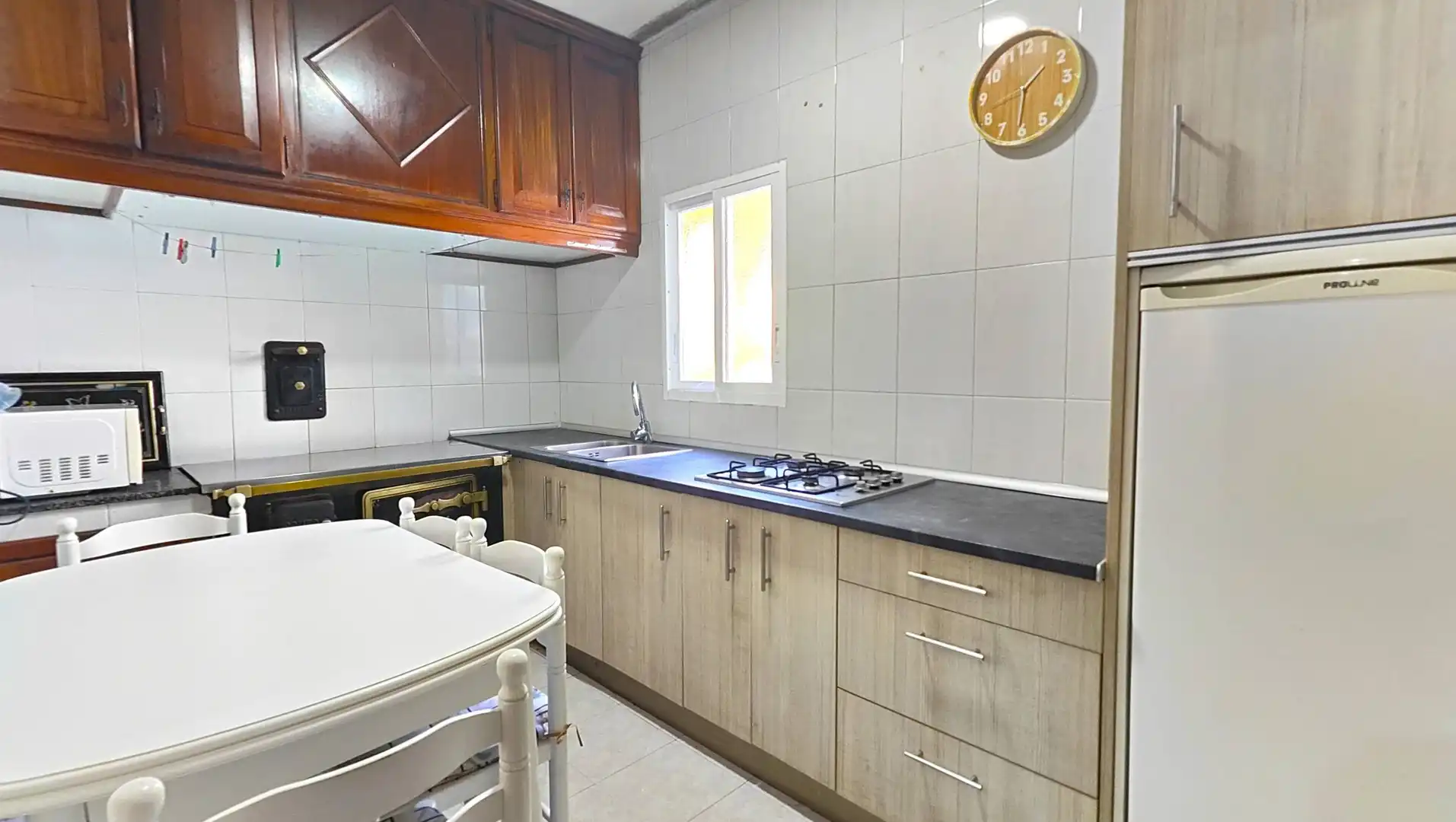 Cuina de Casa o xalet en venda en Santiago de Compostela  amb Jardí privat i Moblat