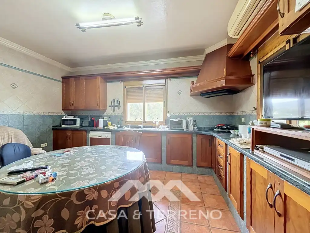 Cuina de Casa o xalet en venda en El Burgo amb Aire condicionat, Jardí privat i Moblat