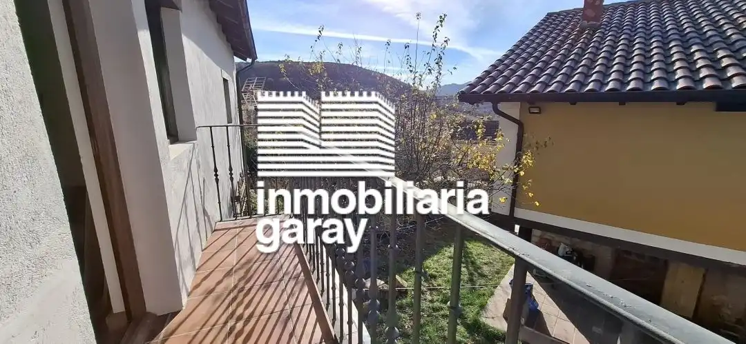 Vista exterior de Casa o chalet en venta en Valle de Valdebezana con Calefacción, Jardín privado y Balcón