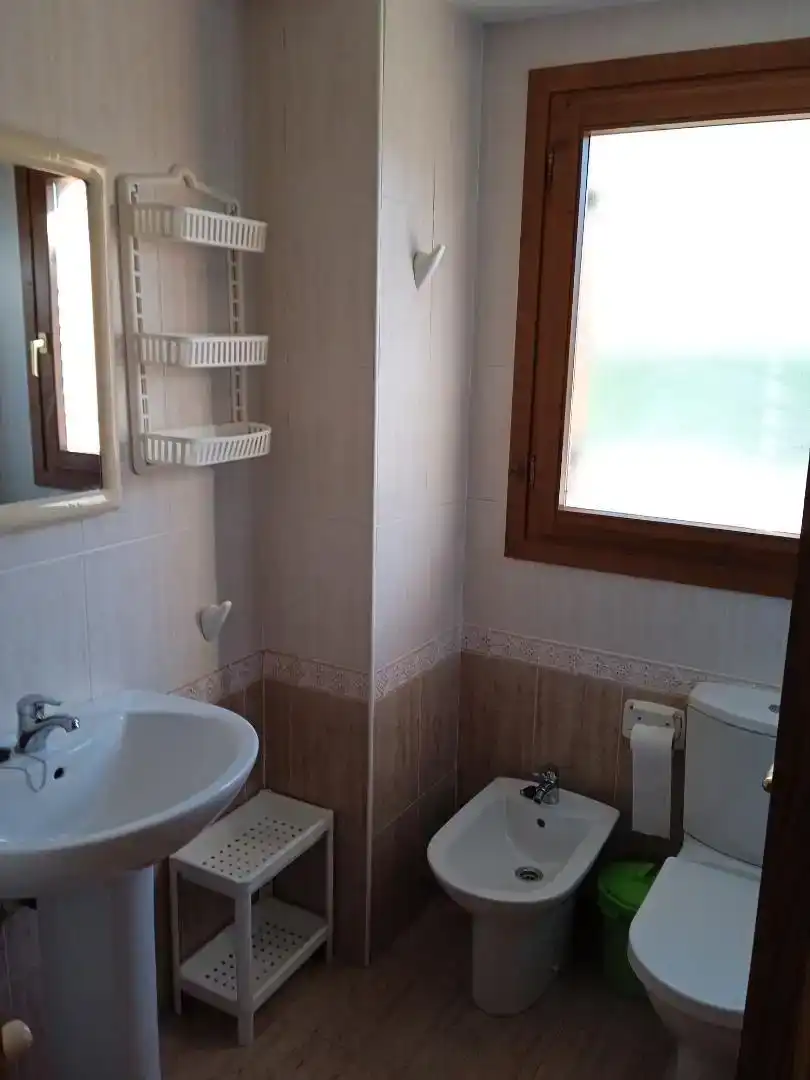 Badezimmer von Wohnungen zur Miete in Jaca mit Parkett, Abstellraum und Schwimmbad