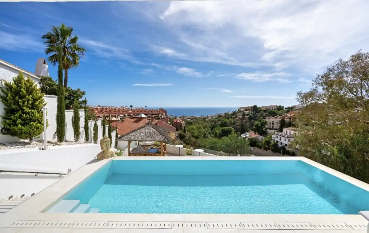 Exterior view of Houses for sale in Fuengirola  with Air Conditioner, Terrace and Furnished
