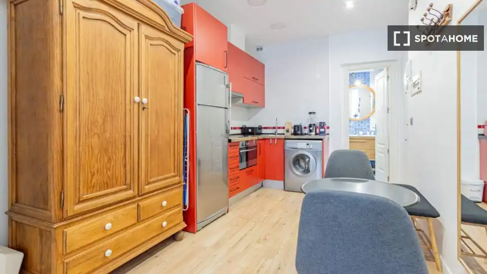 Kitchen of Flat for rent in Madrid  with Air Conditioner, Heating and Furnished