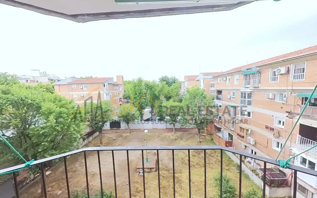 Terrassa de Pis en venda en Madrid amb Calefacció i Moblat