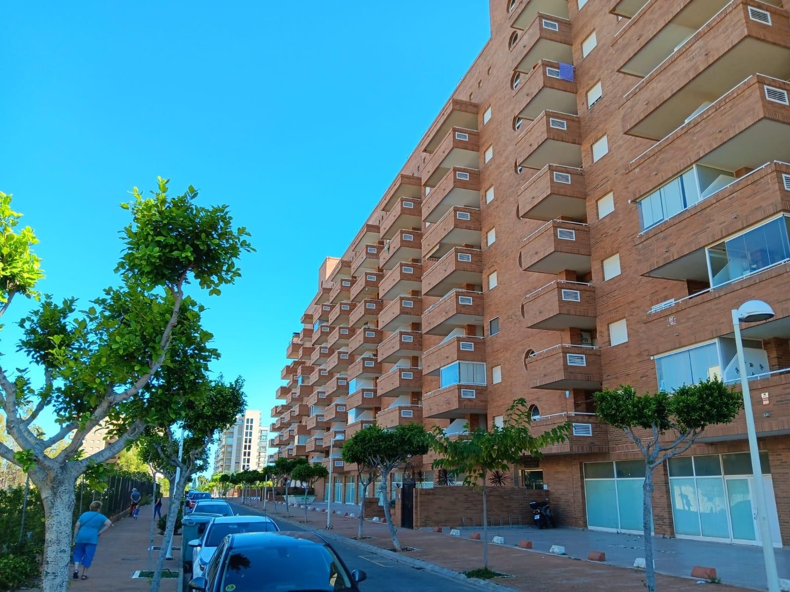 Vista exterior de Pis en venda en Oropesa del Mar / Orpesa amb Jardí privat, Terrassa i Piscina comunitària