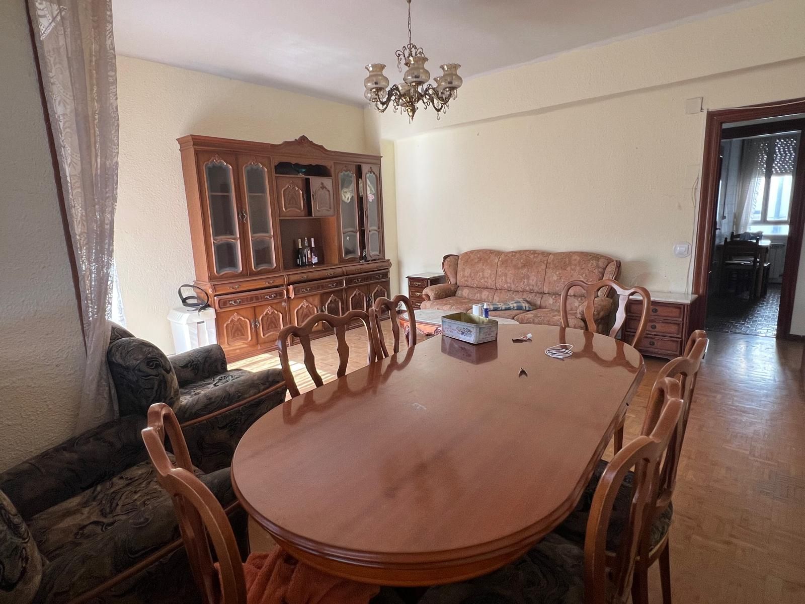 Menjador de Apartament en venda en  Logroño amb Calefacció, Parquet i Traster
