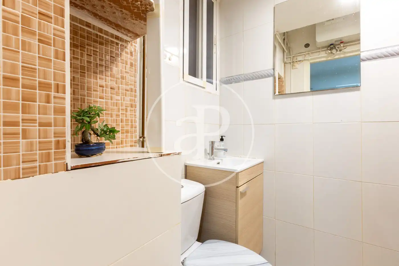 Baño de Piso en venta en Valencia con Calefacción y Balcón