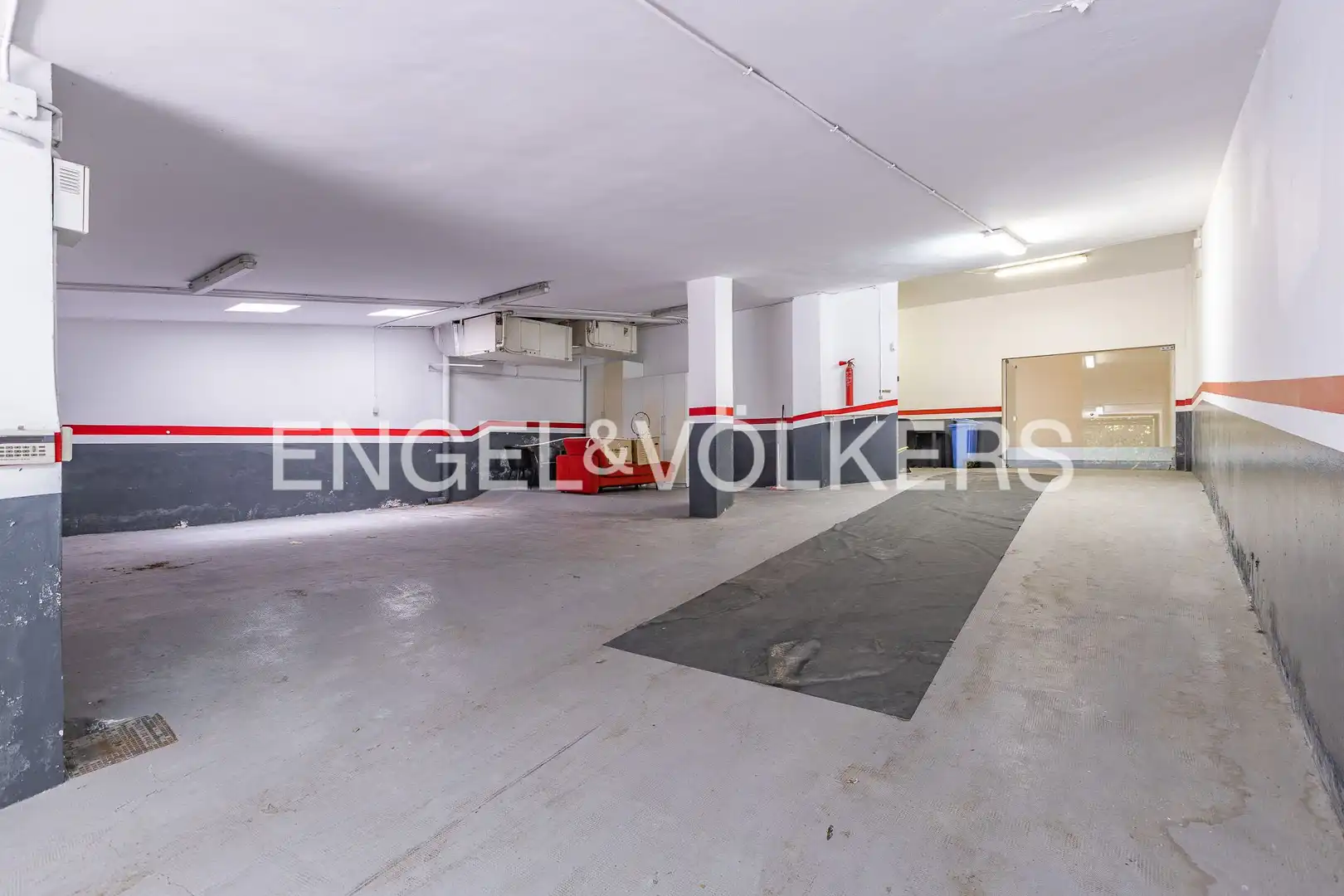Parking de Casa o chalet en venta en Sant Cugat del Vallès con Aire acondicionado, Calefacción y Jardín privado