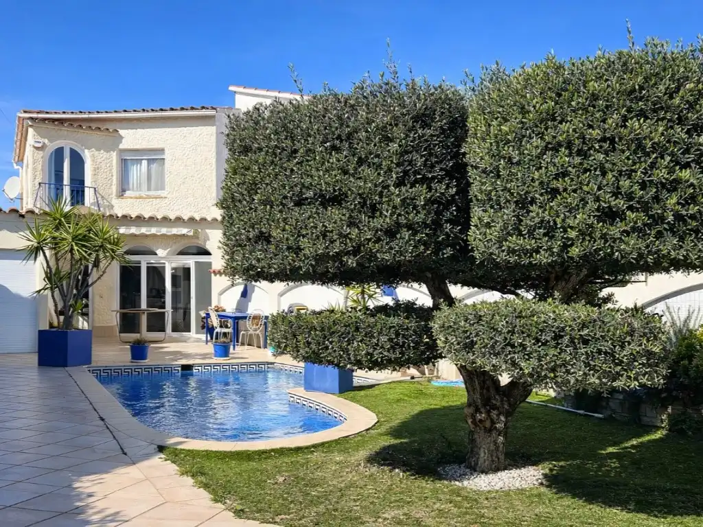 Garden of Houses for sale in Empuriabrava